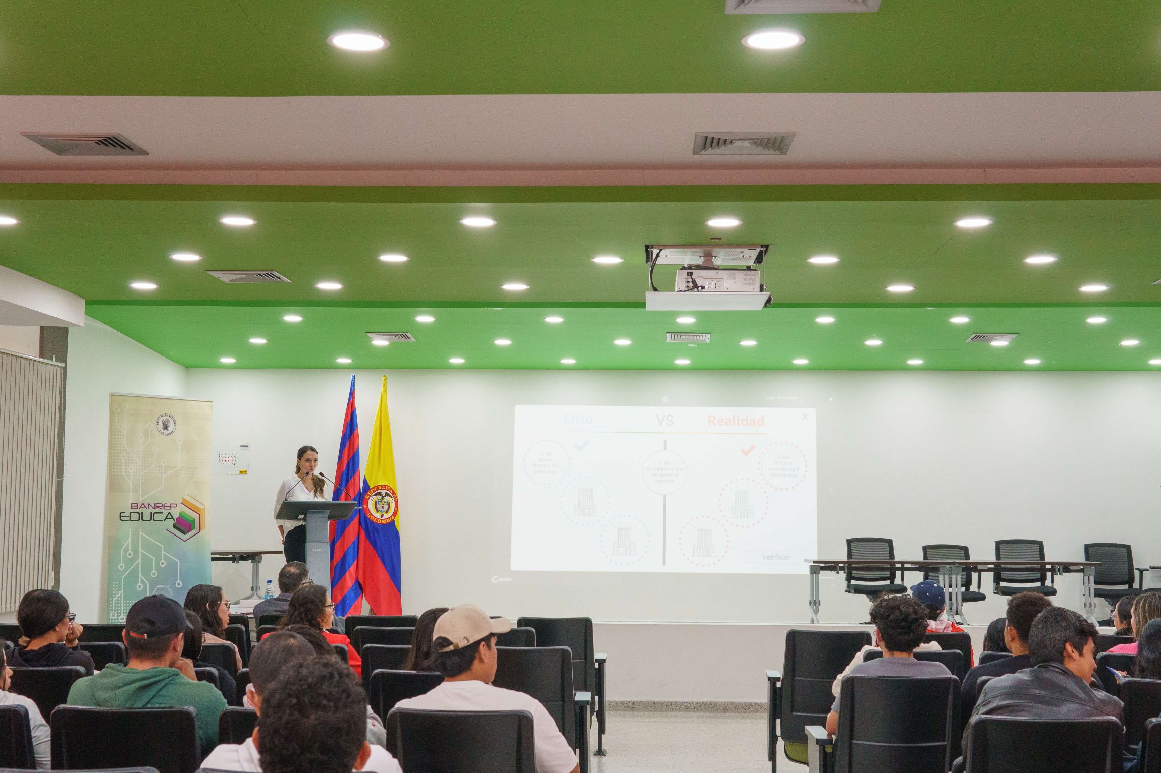 Imagen de BanRep Educa fue socializado en la Facultad de Ciencias Contables, Económica y Administrativas