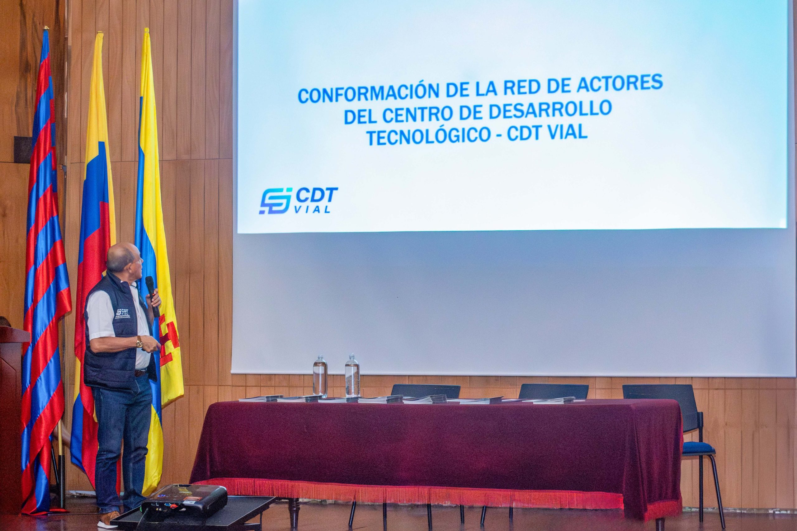 Ponente habla de los resultados del proyecto de investigación CDT Vial