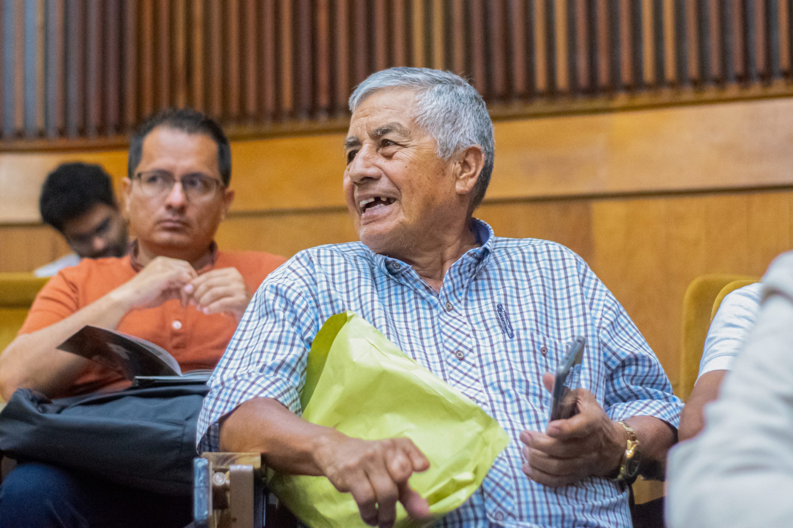 Asistente al evento de socialización del proyecto CDT Vial