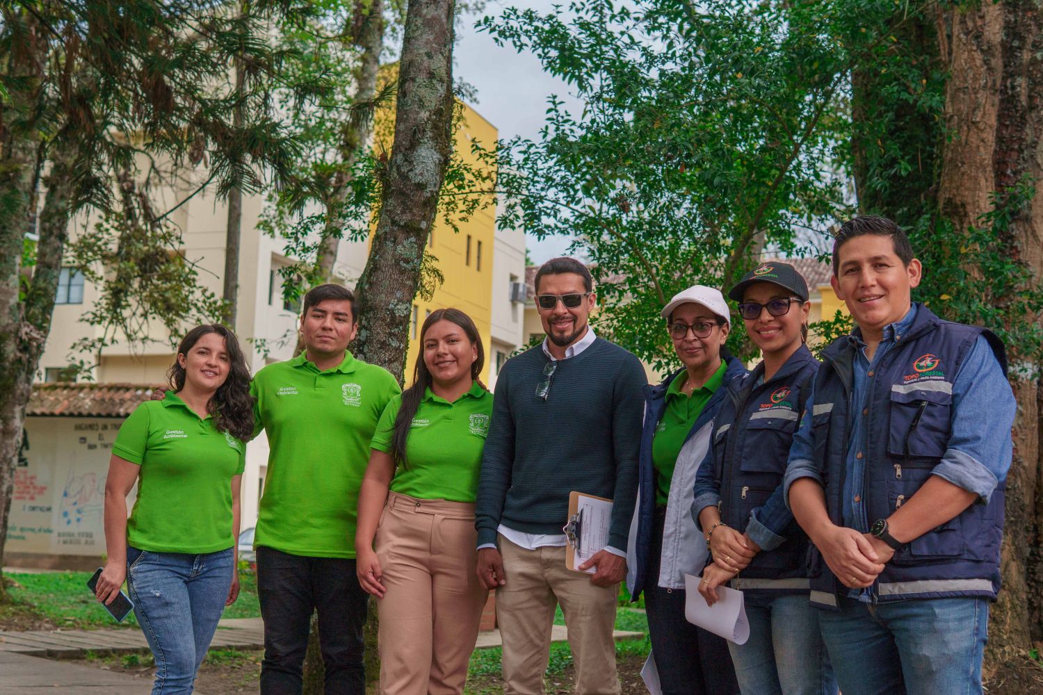 Imagen de entre el 30 de mayo y el 28 de junio del presente año, están en marcha una serie de intervenciones en el sistema arbóreo de nuestra Facultad de Ingeniería Civil y la Facultad de Ciencias Exactas, Naturales y de la Educación
